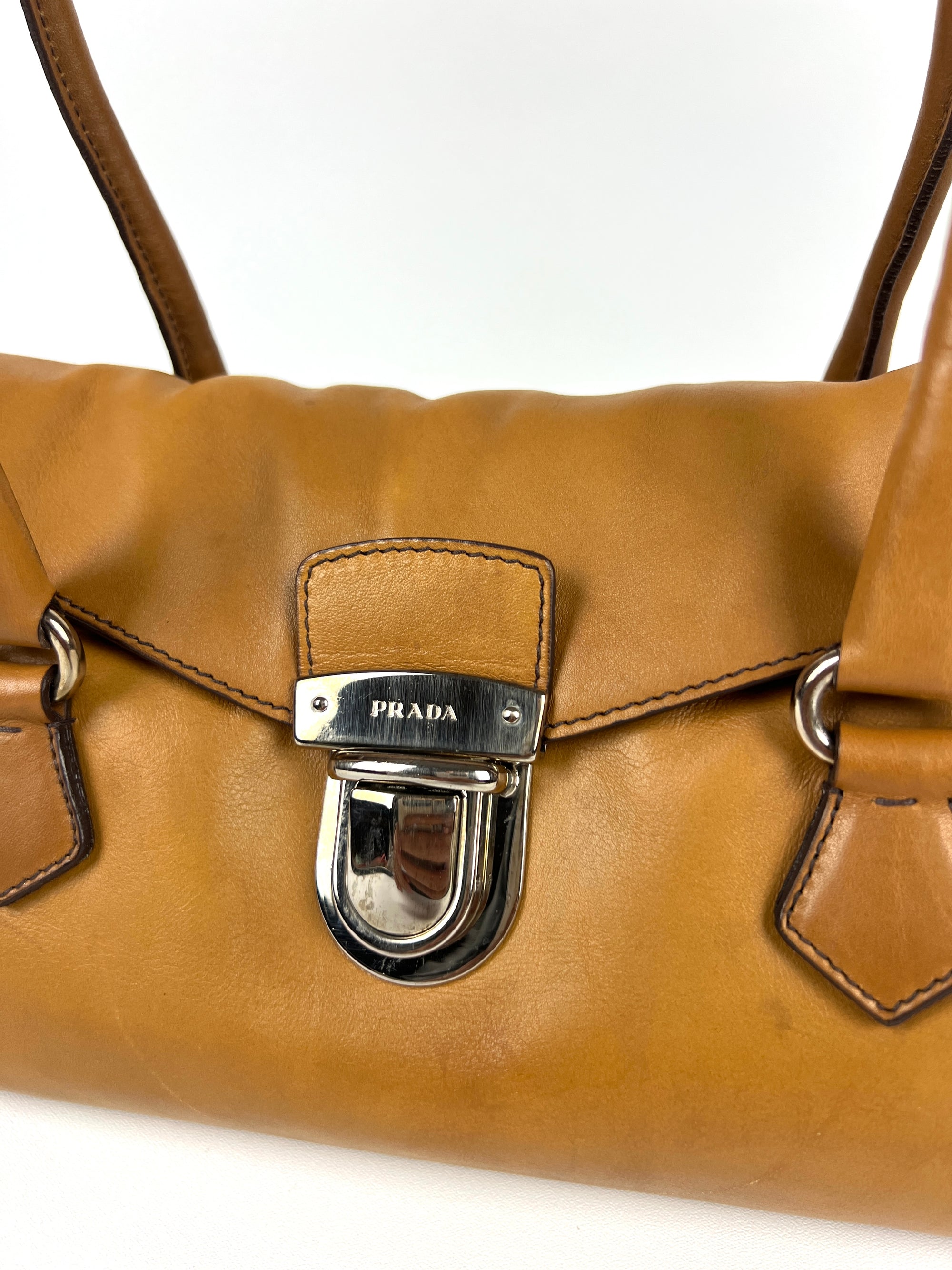 Prada Easy Ledertasche